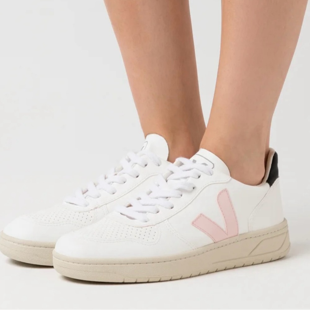 Veja V10 Bastille 40 women’s 9 Petale White Black